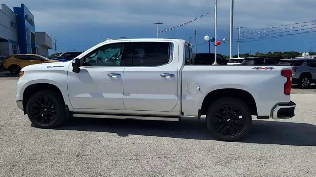 2025 Chevrolet Silverado 1500 LTZ - Photo 5