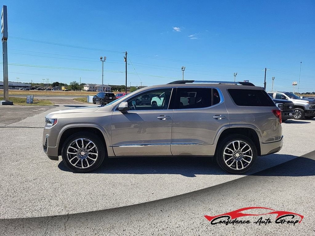 2022 GMC Acadia Denali's photo