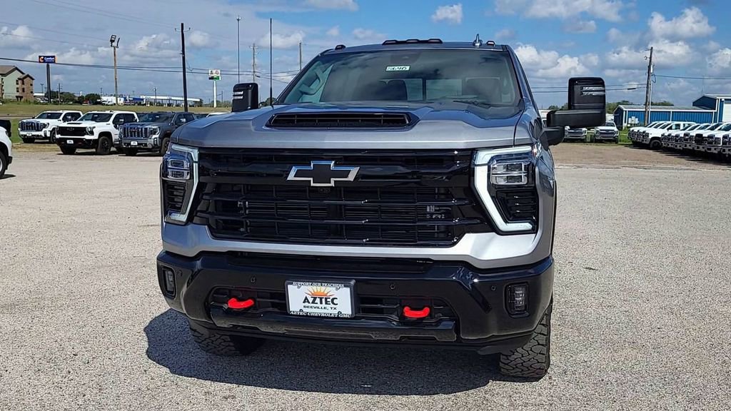 2025 Chevrolet Silverado 2500HD LTZ photo 3
