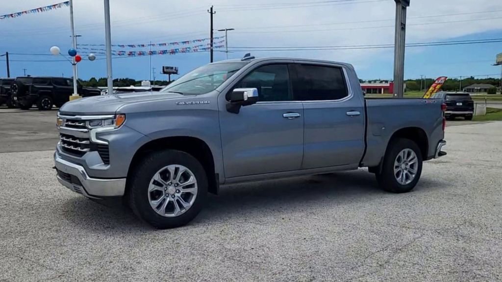 2025 Chevrolet Silverado 1500 LTZ photo 4