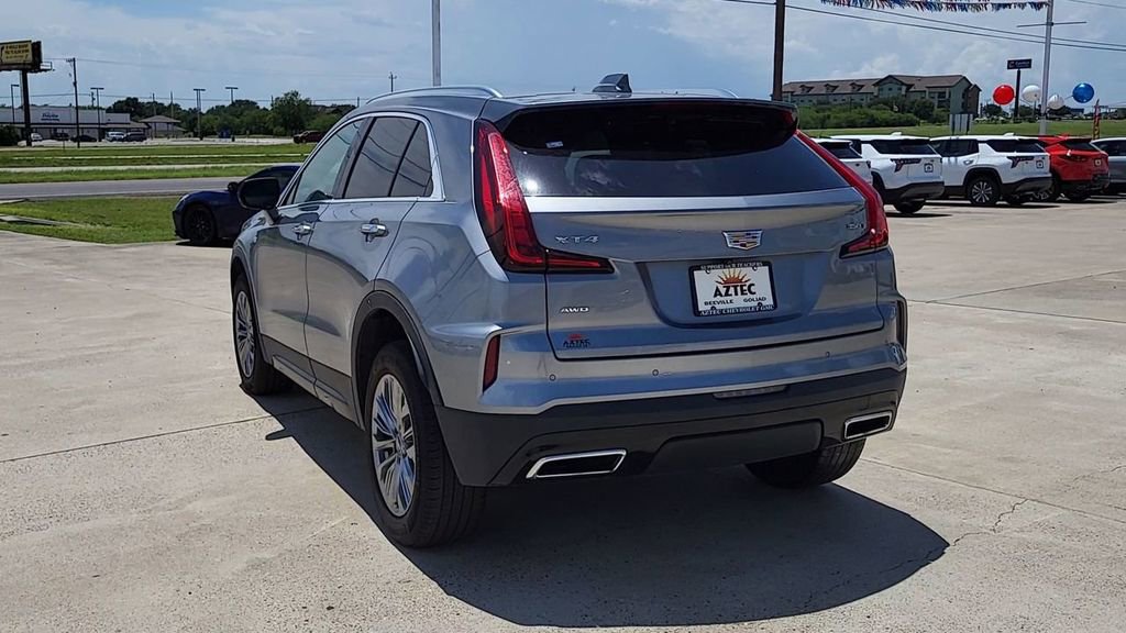 2024 Cadillac XT4 Premium Luxury photo 3