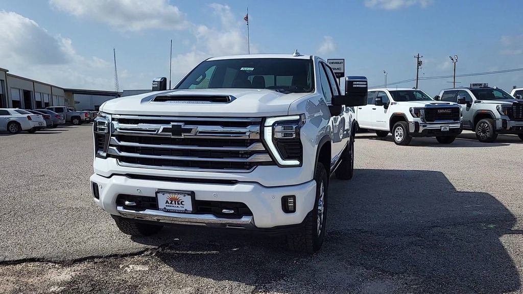 2024 Chevrolet Silverado 2500HD High Country photo 3