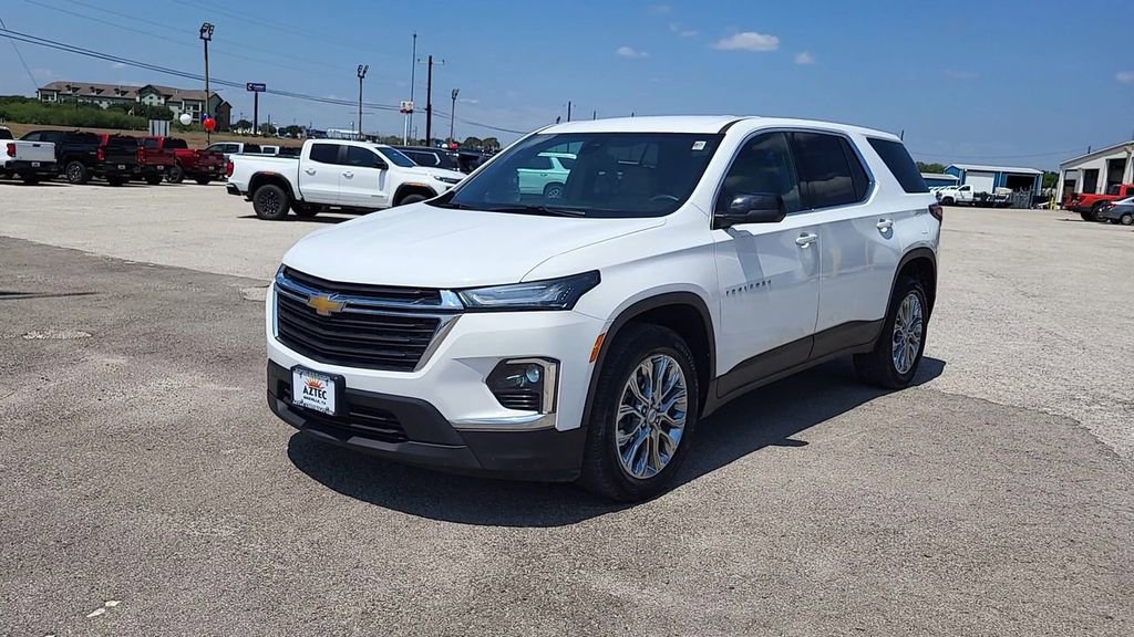 2022 Chevrolet Traverse LS photo 2