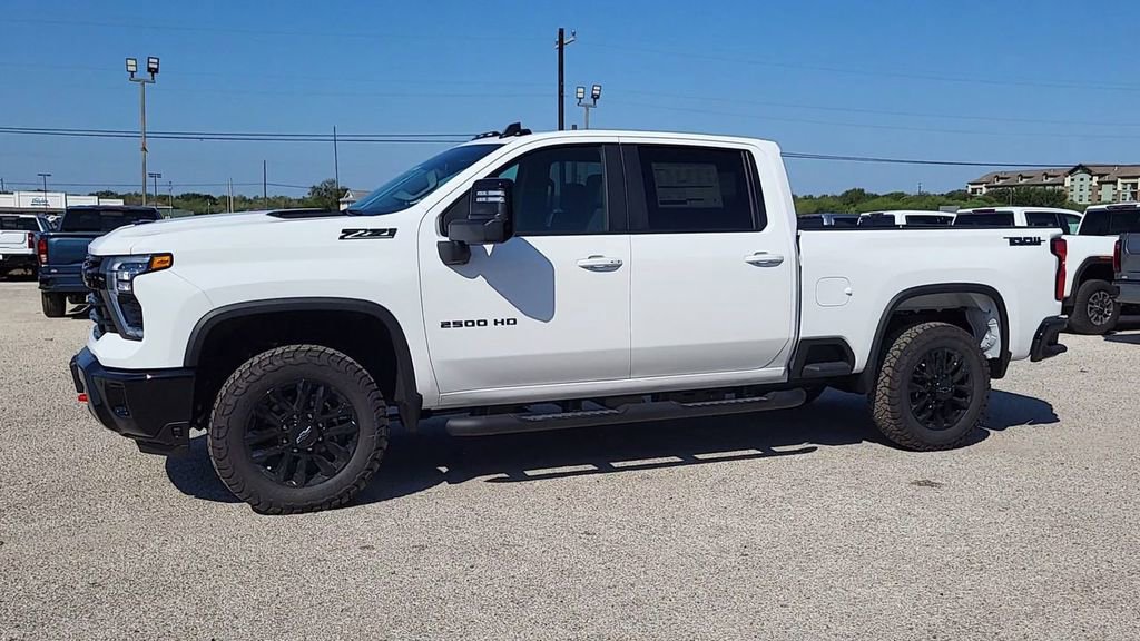 2025 Chevrolet Silverado 2500HD LT photo 4