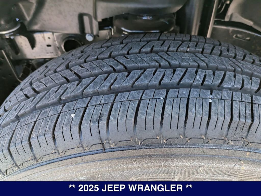 2025 Jeep Wrangler 4-Door Sahara - Photo 31