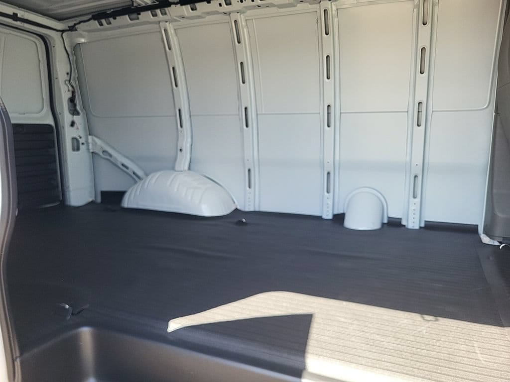 2026 Chevrolet Express Cargo Work Van - Photo 22