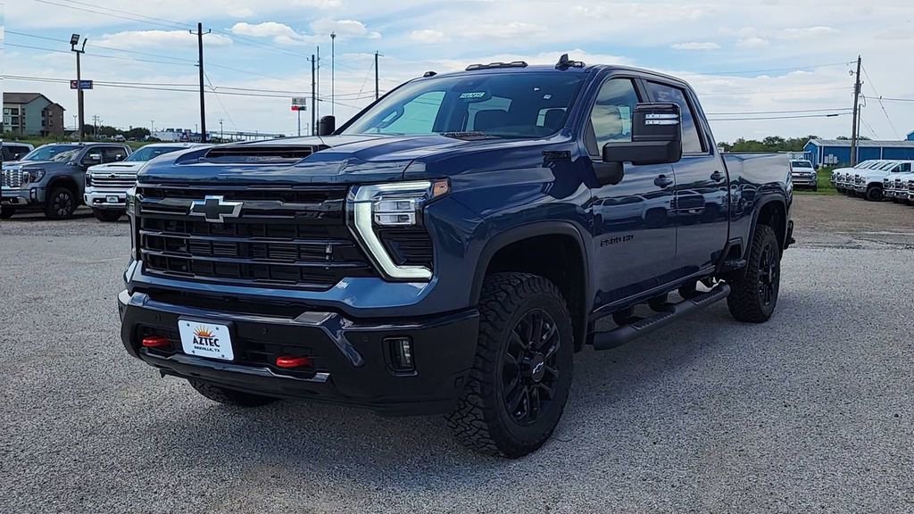 2025 Chevrolet Silverado 2500HD LT photo 3