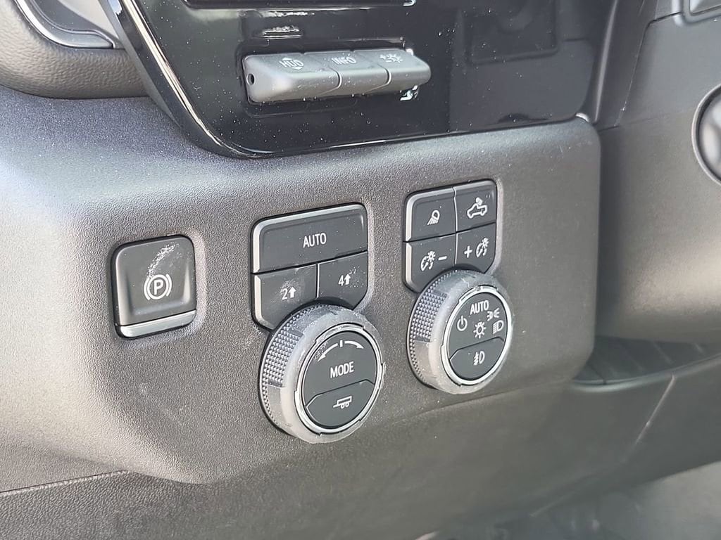 2025 Chevrolet Silverado 1500 LTZ - Photo 12