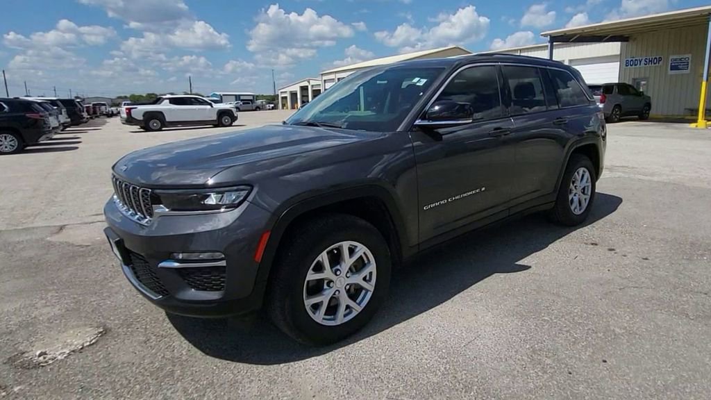 2023 Jeep Grand Cherokee Limited photo 2