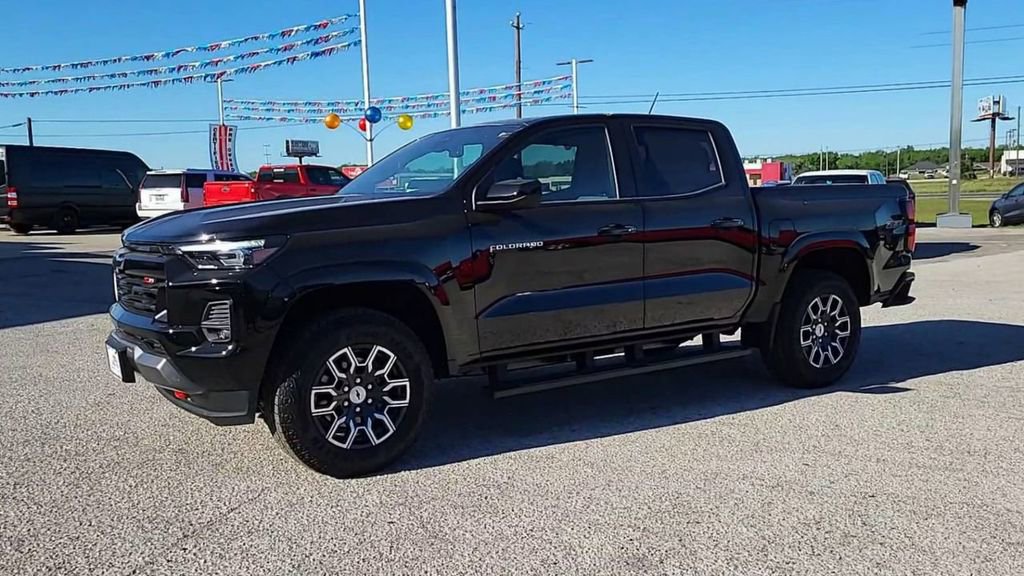 2024 Chevrolet Colorado Z71 photo 3