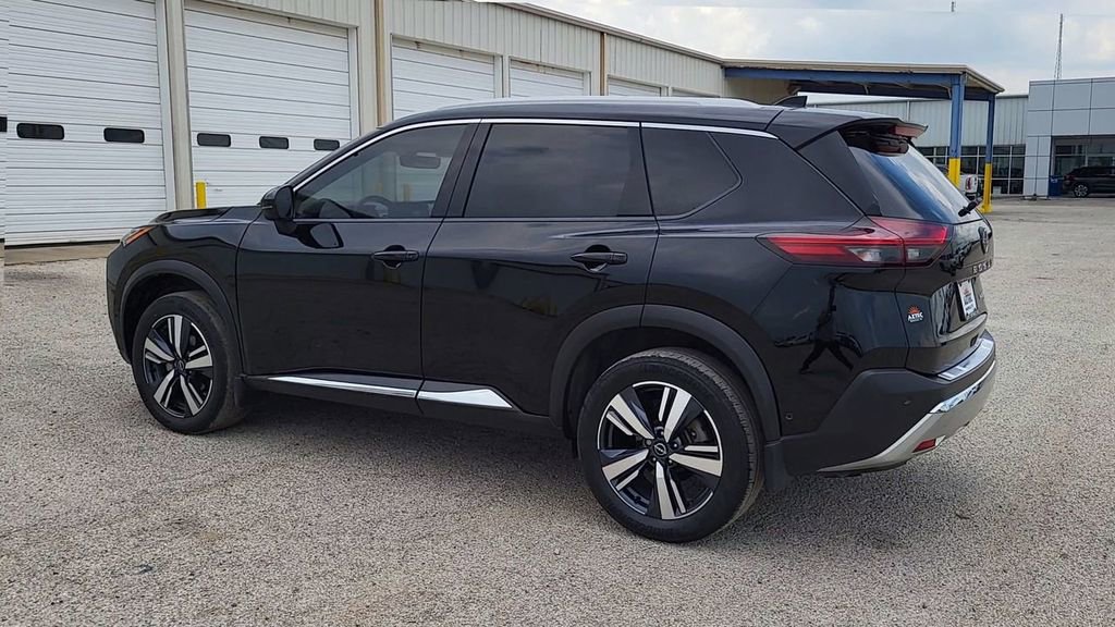 2023 Nissan Rogue Platinum photo 3