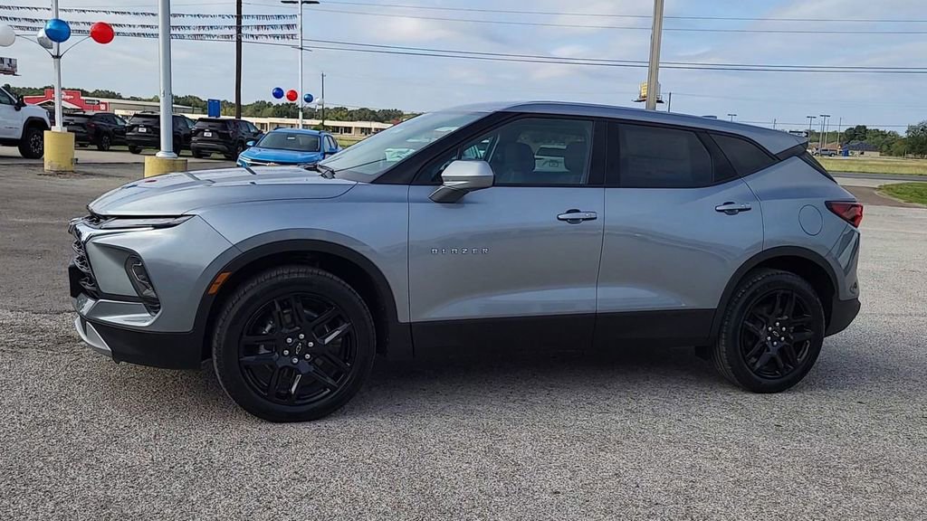 2025 Chevrolet Blazer 2LT photo 3