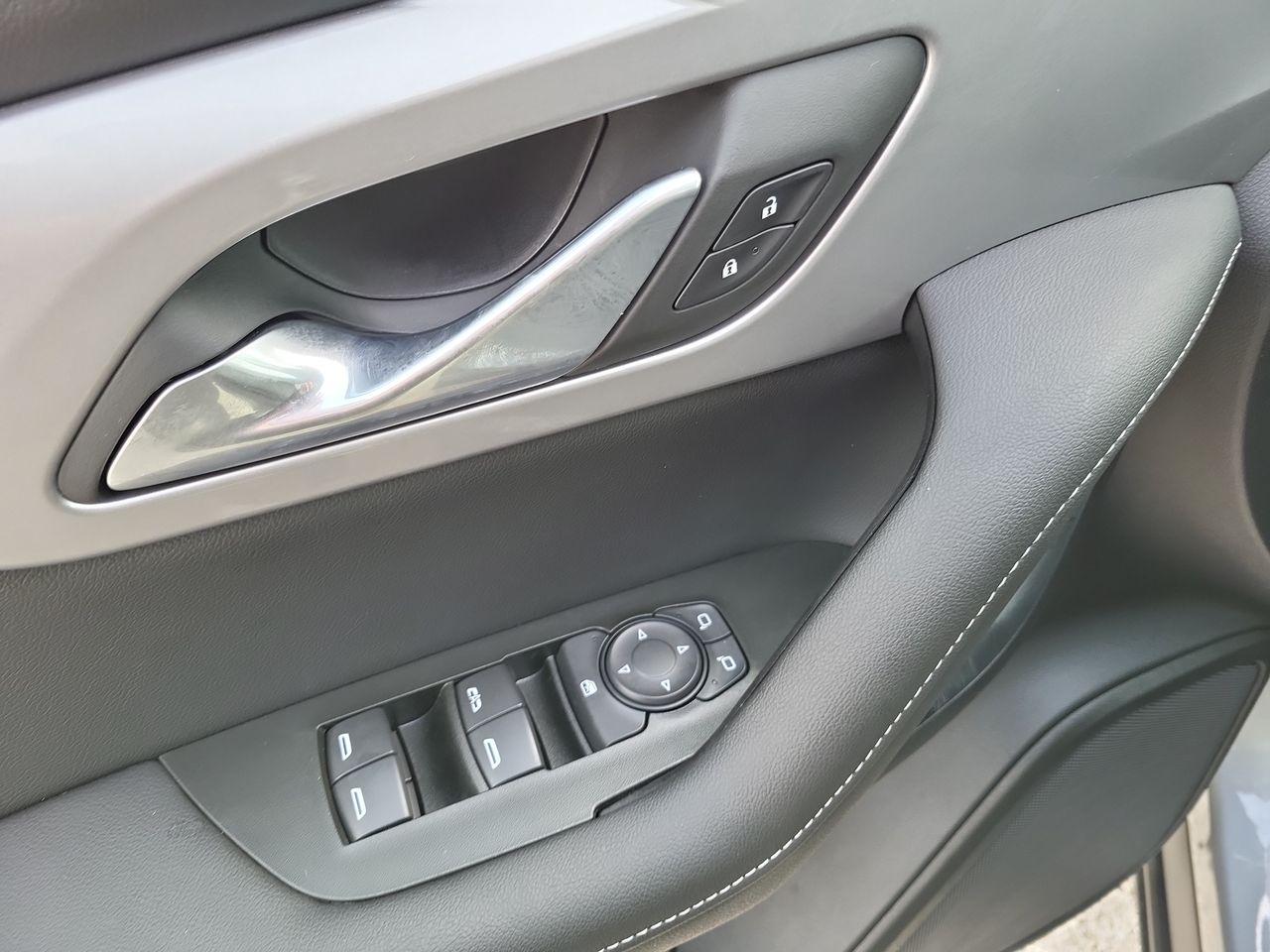 2025 Chevrolet Blazer 2LT - Photo 40