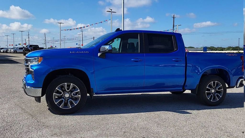 2025 Chevrolet Silverado 1500 LT photo 3
