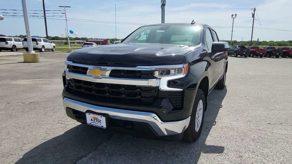 2025 Chevrolet Silverado 1500 LT photo 2