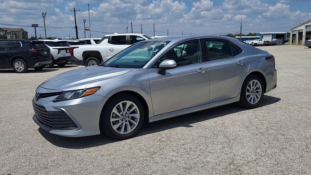 2023 Toyota Camry LE photo 4
