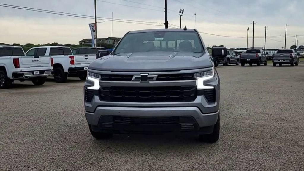 2025 Chevrolet Silverado 1500 RST photo 3