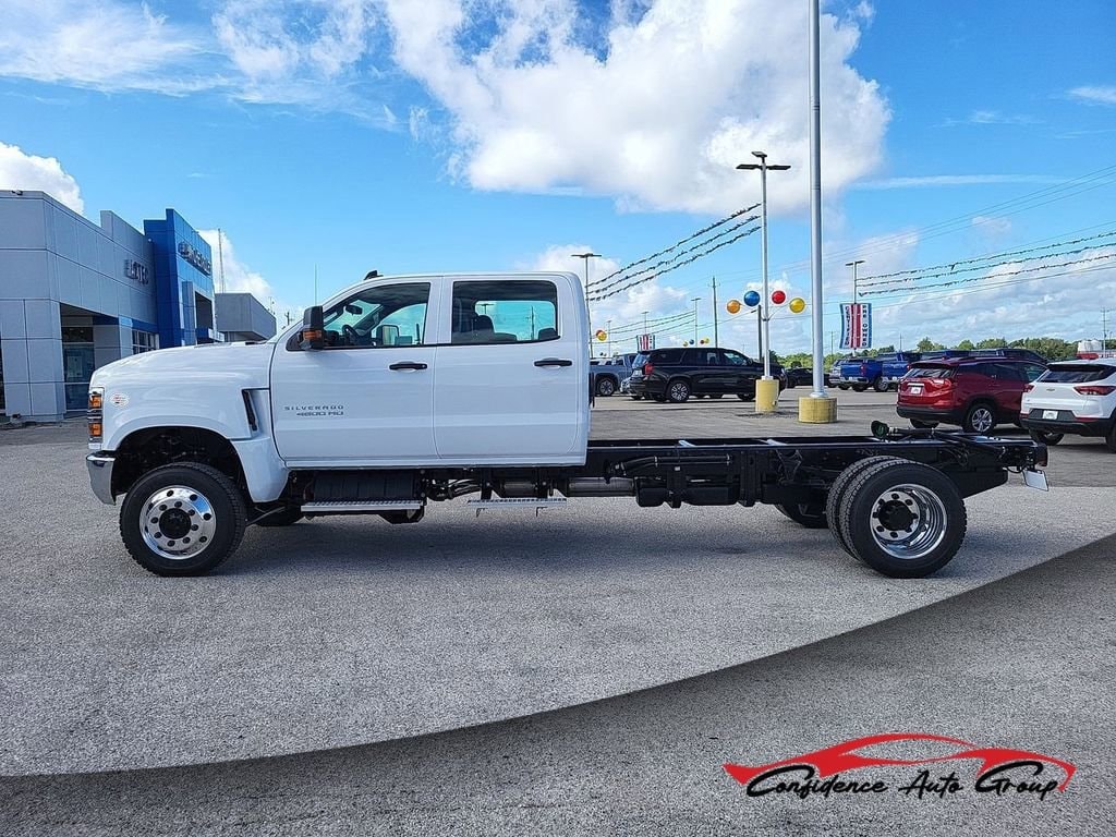 2024 Chevrolet Silverado 4500 Medium Duty Chassis Cab Work Truck's photo