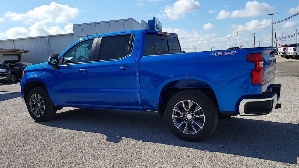 2025 Chevrolet Silverado 1500 LT photo 4