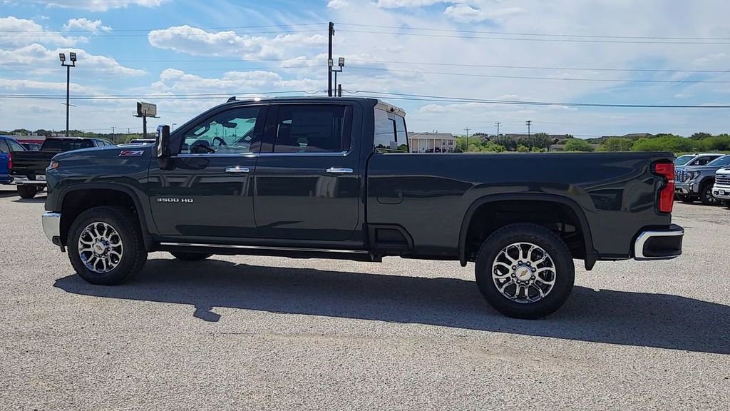 2026 Chevrolet Silverado 3500HD LTZ photo 4
