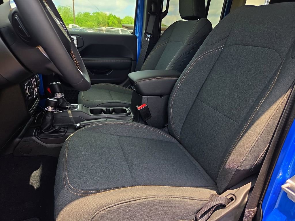 2025 Jeep Wrangler 4-Door Sahara - Photo 13