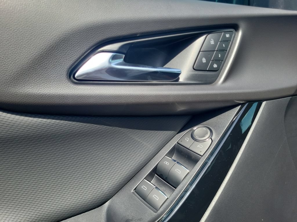 2027 Chevrolet Equinox RS - Photo 10