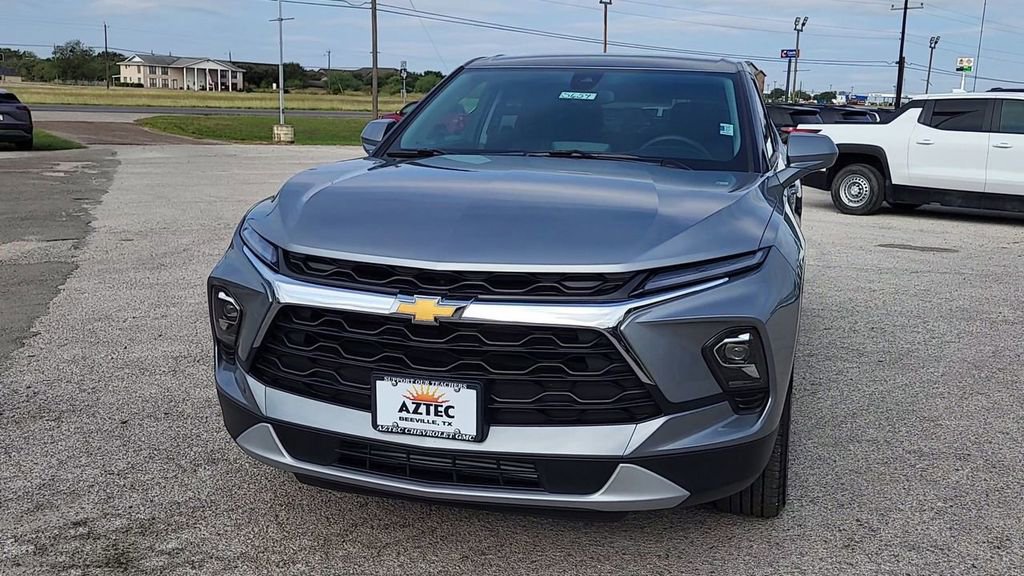 2025 Chevrolet Blazer 2LT photo 2