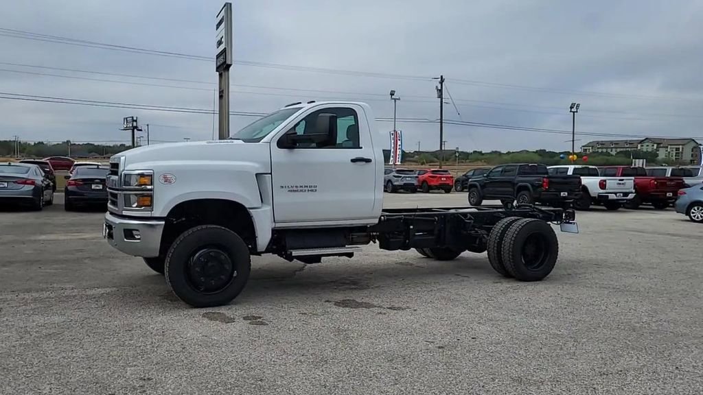2024 Chevrolet Silverado 4500HD Work Truck photo 3