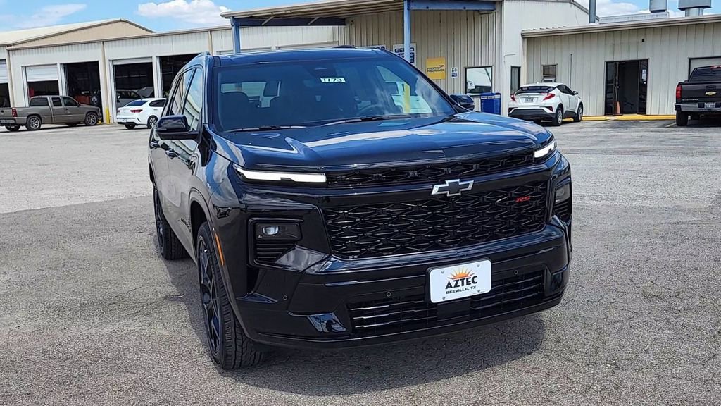 2026 Chevrolet Traverse RS photo 2