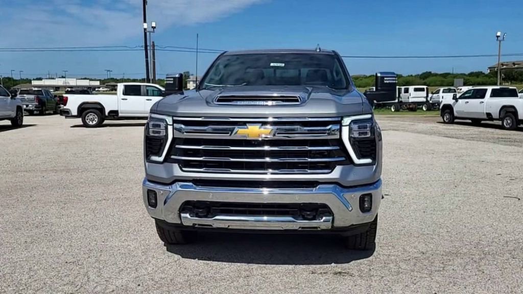 2025 Chevrolet Silverado 2500HD LTZ photo 3