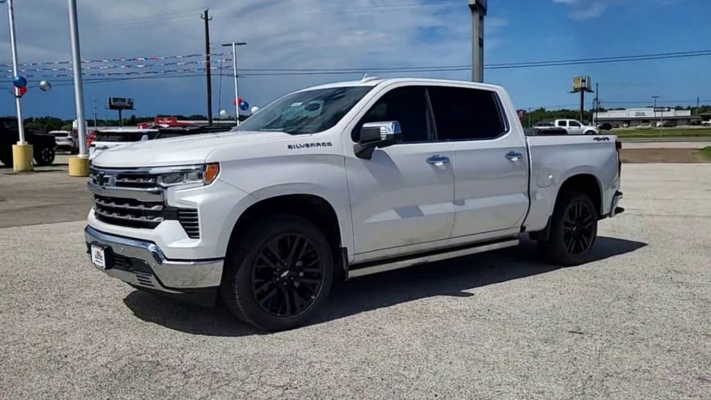 2025 Chevrolet Silverado 1500 LTZ photo 4