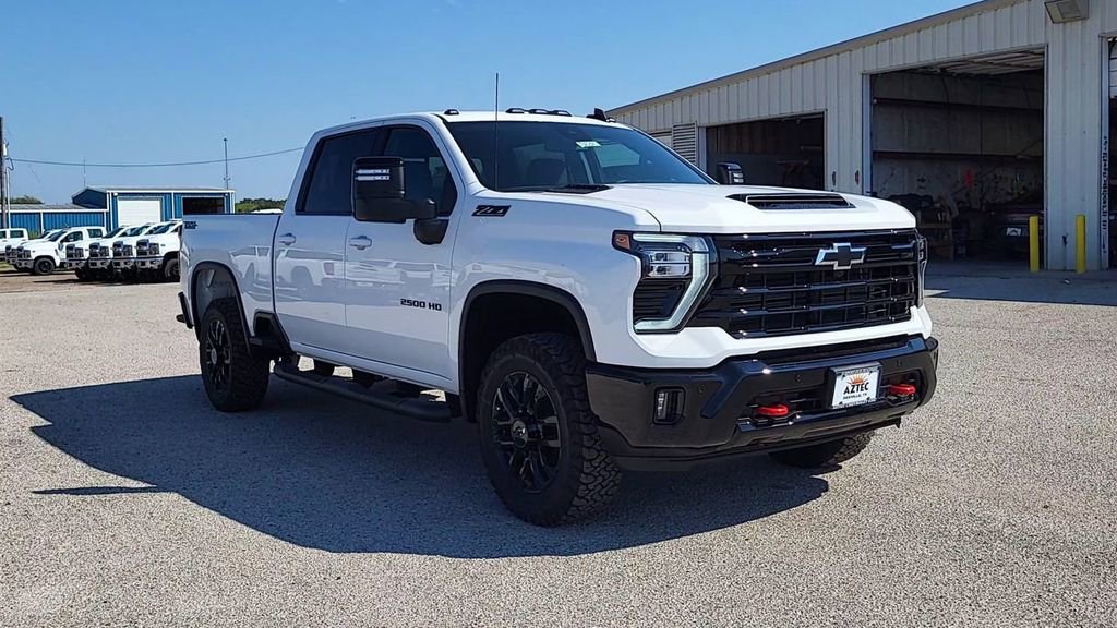 2025 Chevrolet Silverado 2500HD LT photo 2