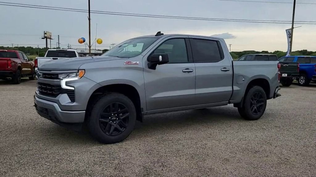 2025 Chevrolet Silverado 1500 RST photo 4