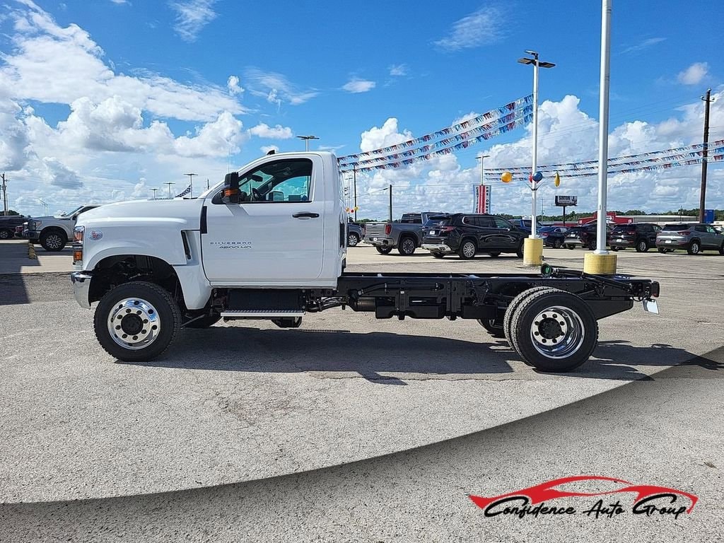 2024 Chevrolet Silverado 4500 Medium Duty Chassis Cab Work Truck's photo