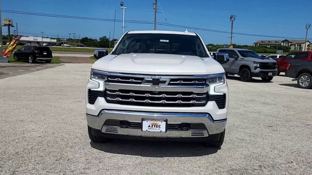 2025 Chevrolet Silverado 1500 LTZ photo 3
