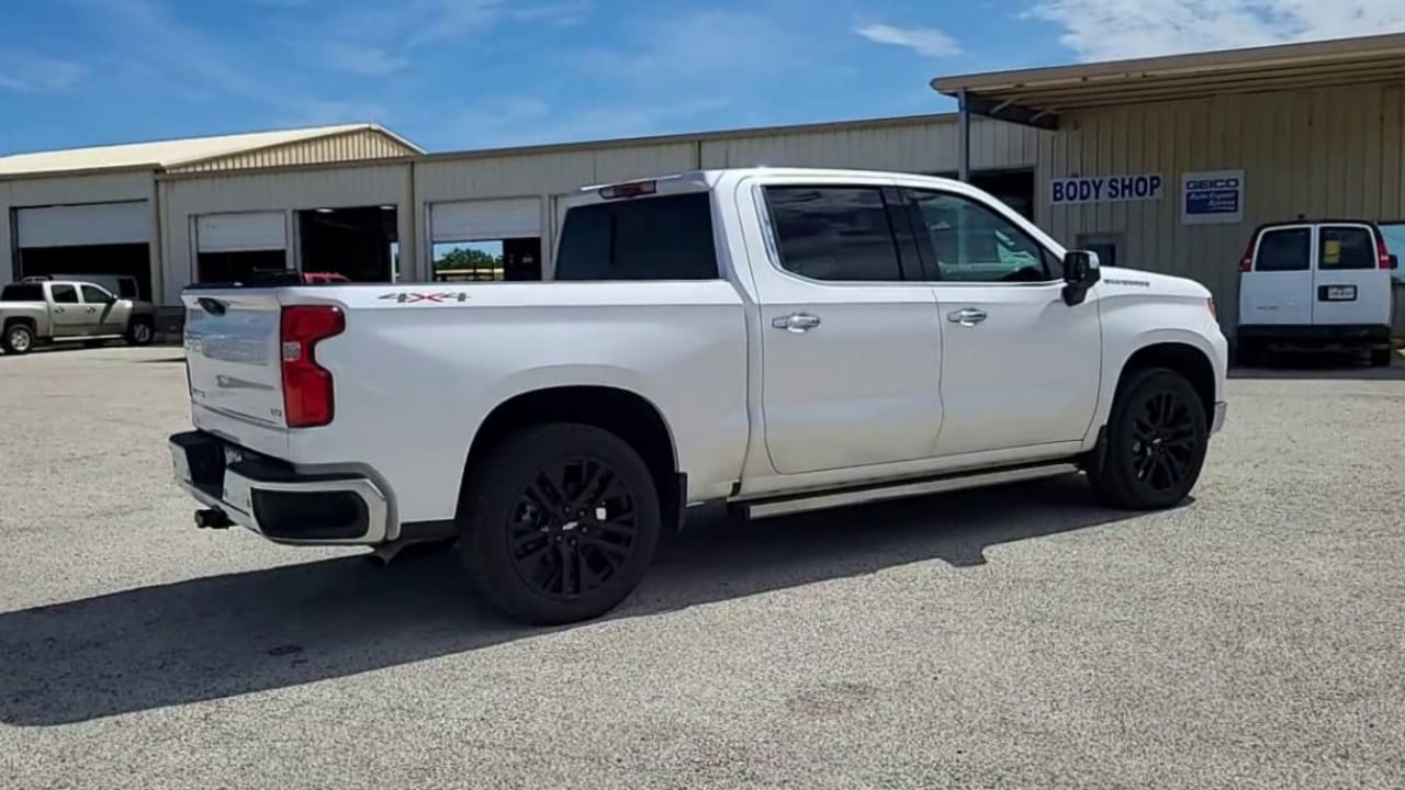 2025 Chevrolet Silverado 1500 LTZ - Photo 34