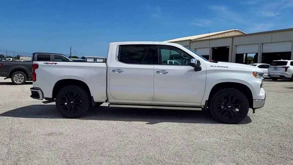 2025 Chevrolet Silverado 1500 LTZ - Photo 9