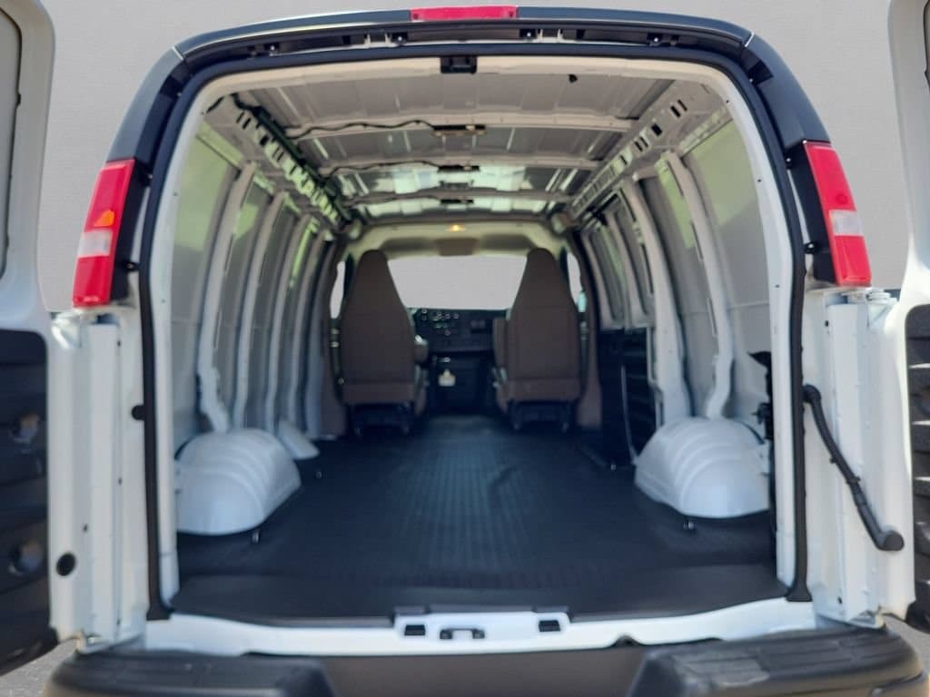 2026 Chevrolet Express Cargo Work Van - Photo 23