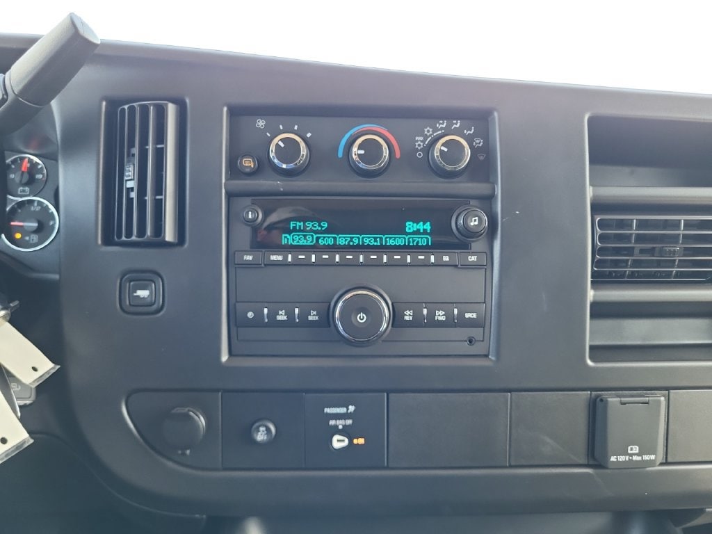 2026 Chevrolet Express Cargo Work Van - Photo 18