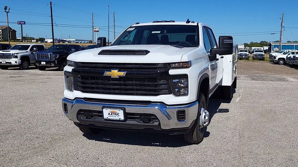 2025 Chevrolet Silverado 3500HD Work Truck photo 2