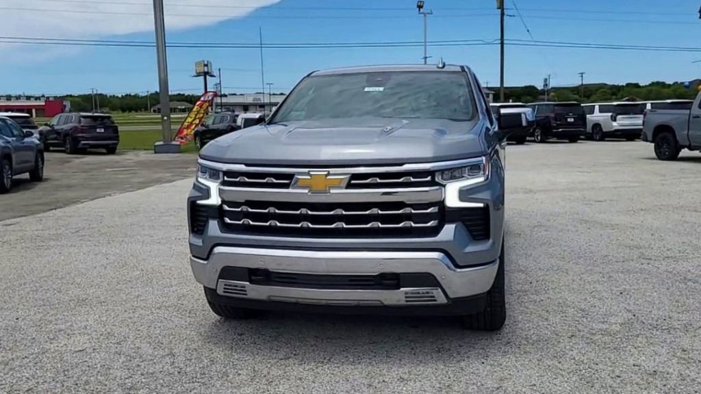 2025 Chevrolet Silverado 1500 LTZ photo 3