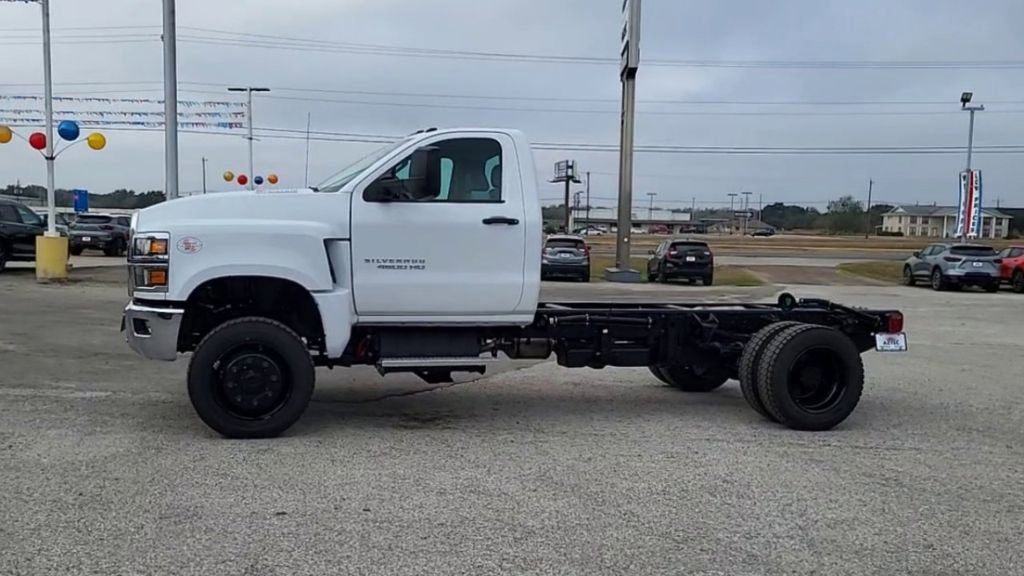 2024 Chevrolet Silverado 4500HD Work Truck photo 3