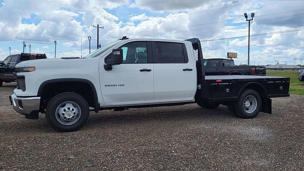 2025 Chevrolet Silverado 3500HD Work Truck photo 2