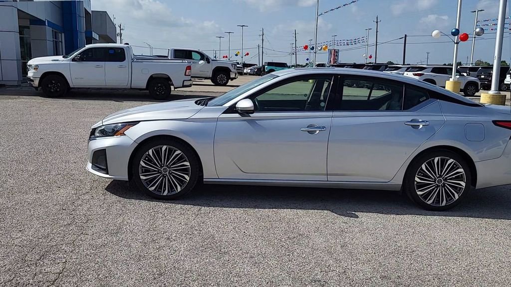 2023 Nissan Altima 2.5 SL photo 3