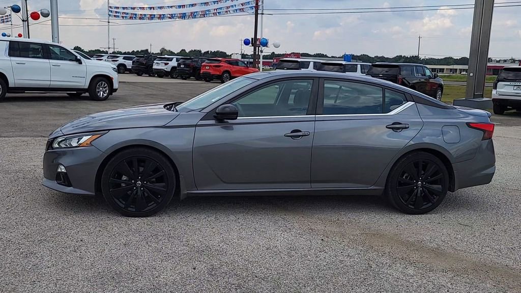 2022 Nissan Altima 2.5 SR photo 3