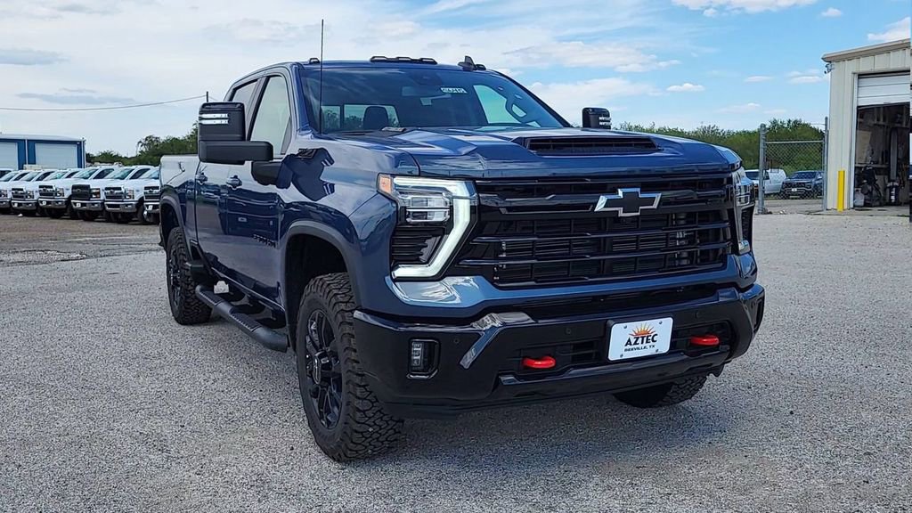 2025 Chevrolet Silverado 2500HD LT photo 2