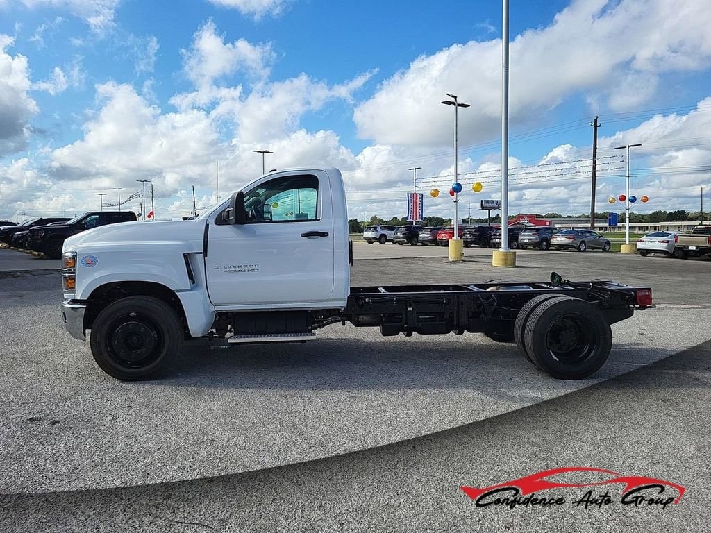 2024 Chevrolet Silverado 4500 Medium Duty Chassis Cab Work Truck's photo
