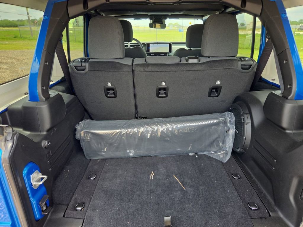 2025 Jeep Wrangler 4-Door Sahara - Photo 20