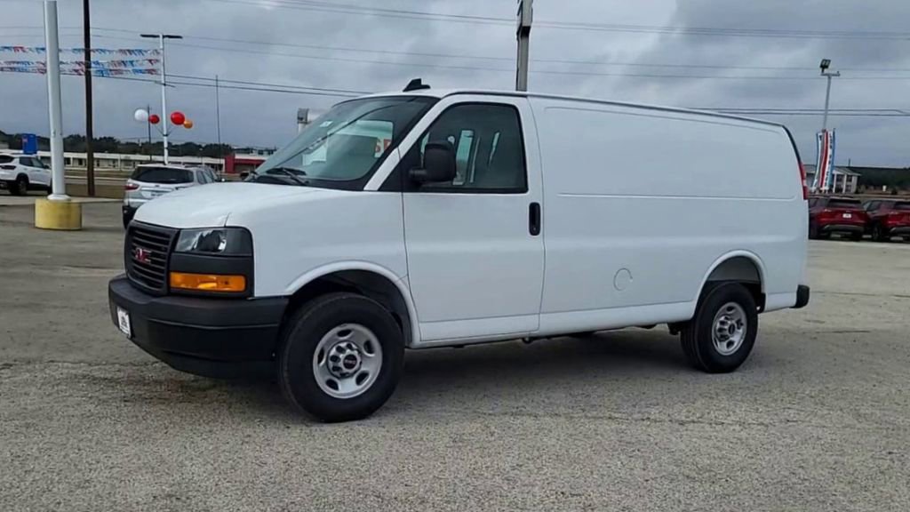 2025 Gmc Savana Cargo 2500 photo 4