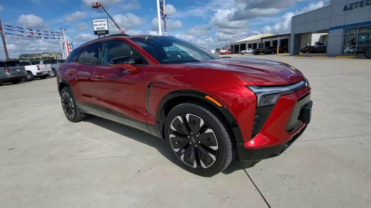 Used 2024 Chevrolet Blazer EV RS with VIN 3GNKDCRJ9RS136246 for sale in Uvalde, TX